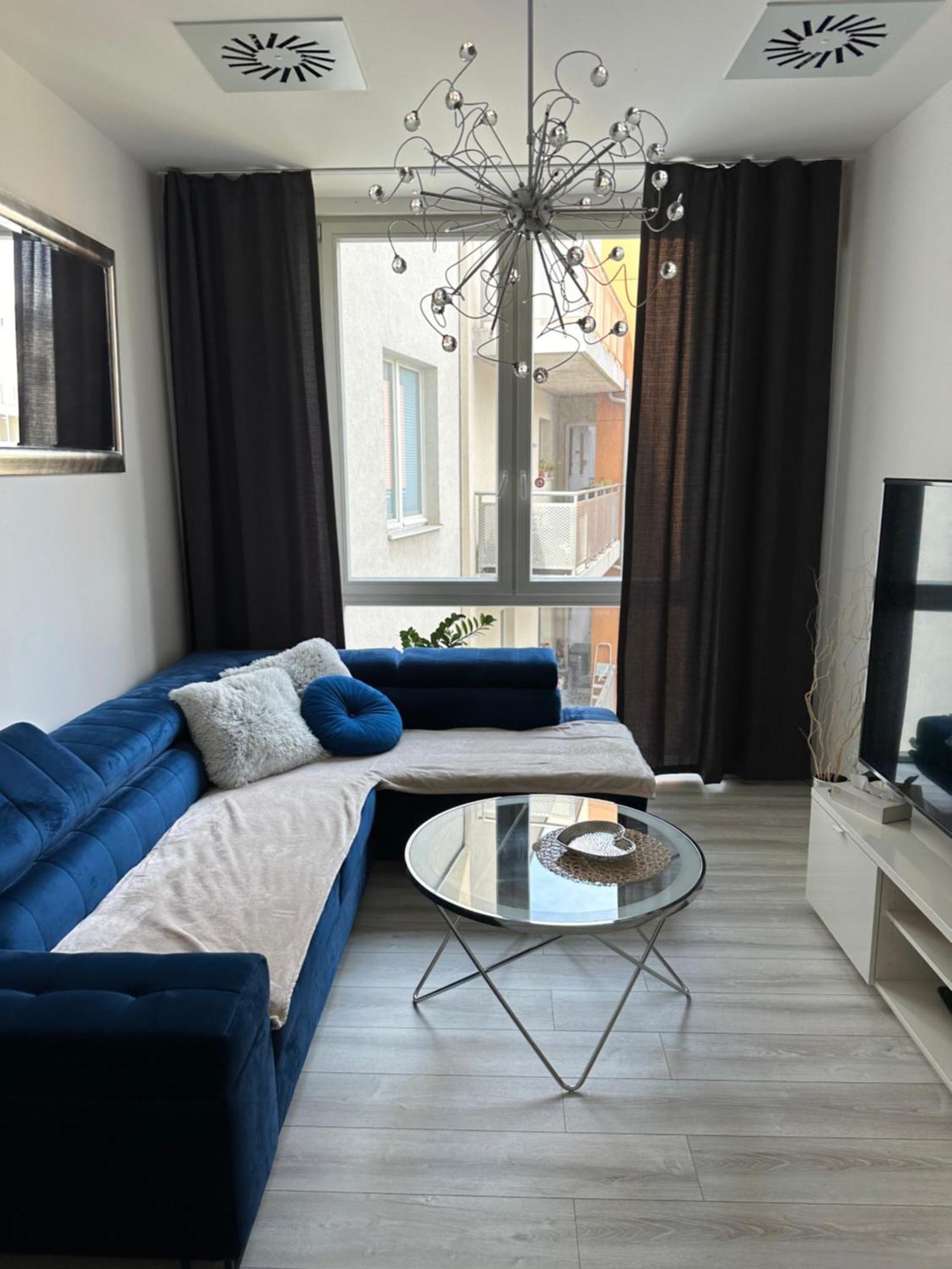 Majestic Old Town Apartments Bratislava Bagian luar foto