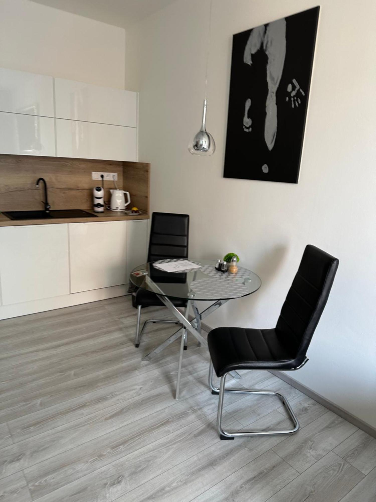 Majestic Old Town Apartments Bratislava Bagian luar foto