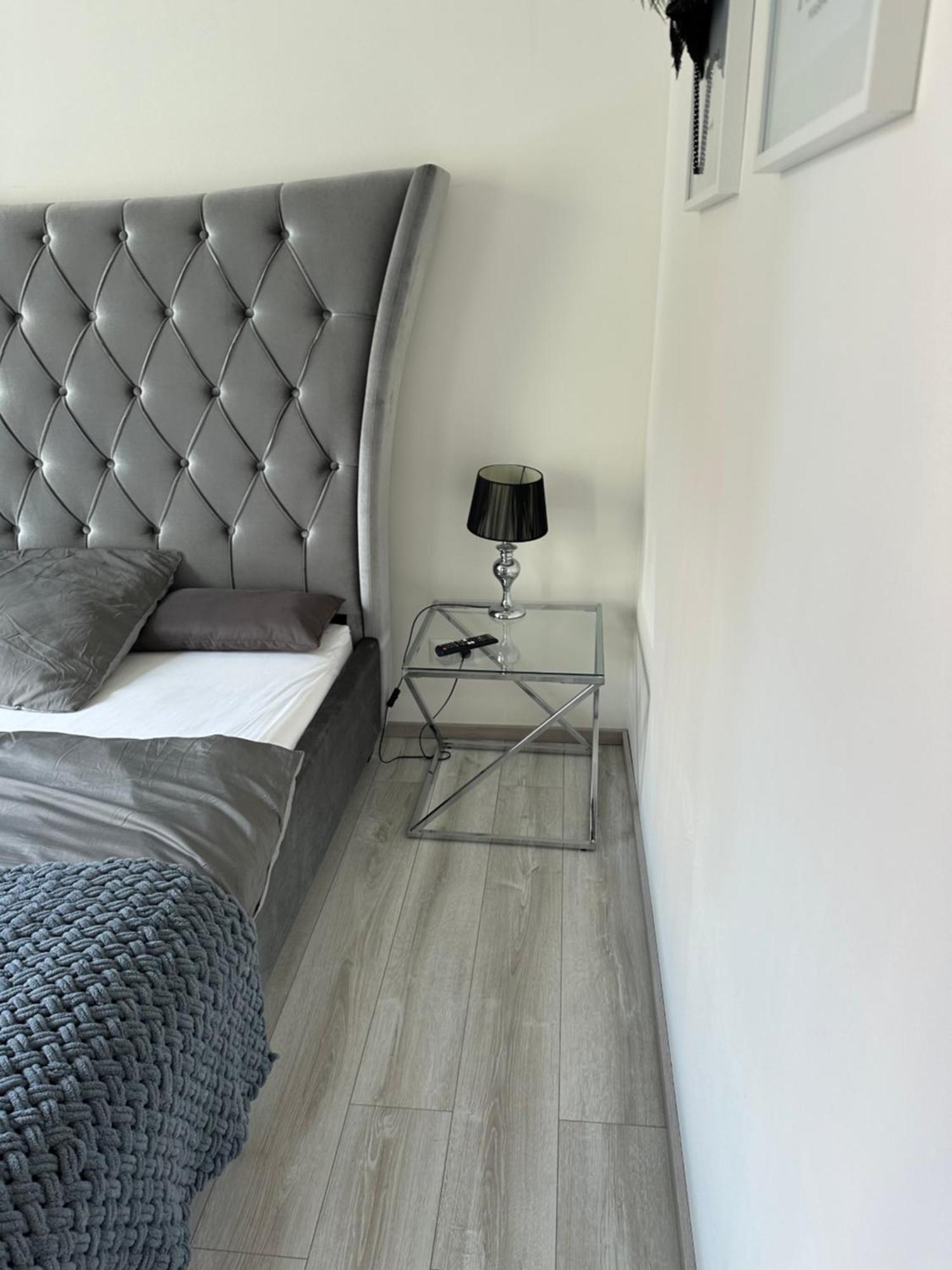 Majestic Old Town Apartments Bratislava Bagian luar foto
