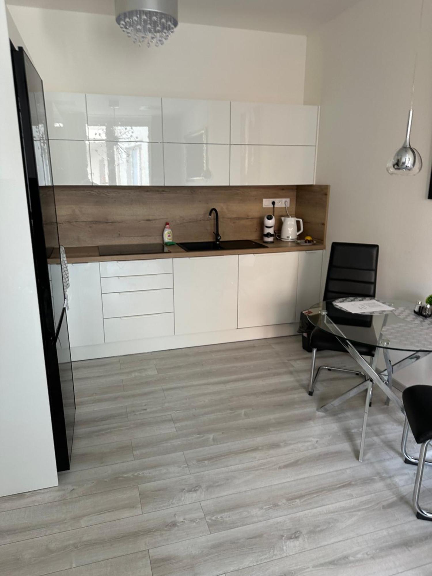 Majestic Old Town Apartments Bratislava Bagian luar foto