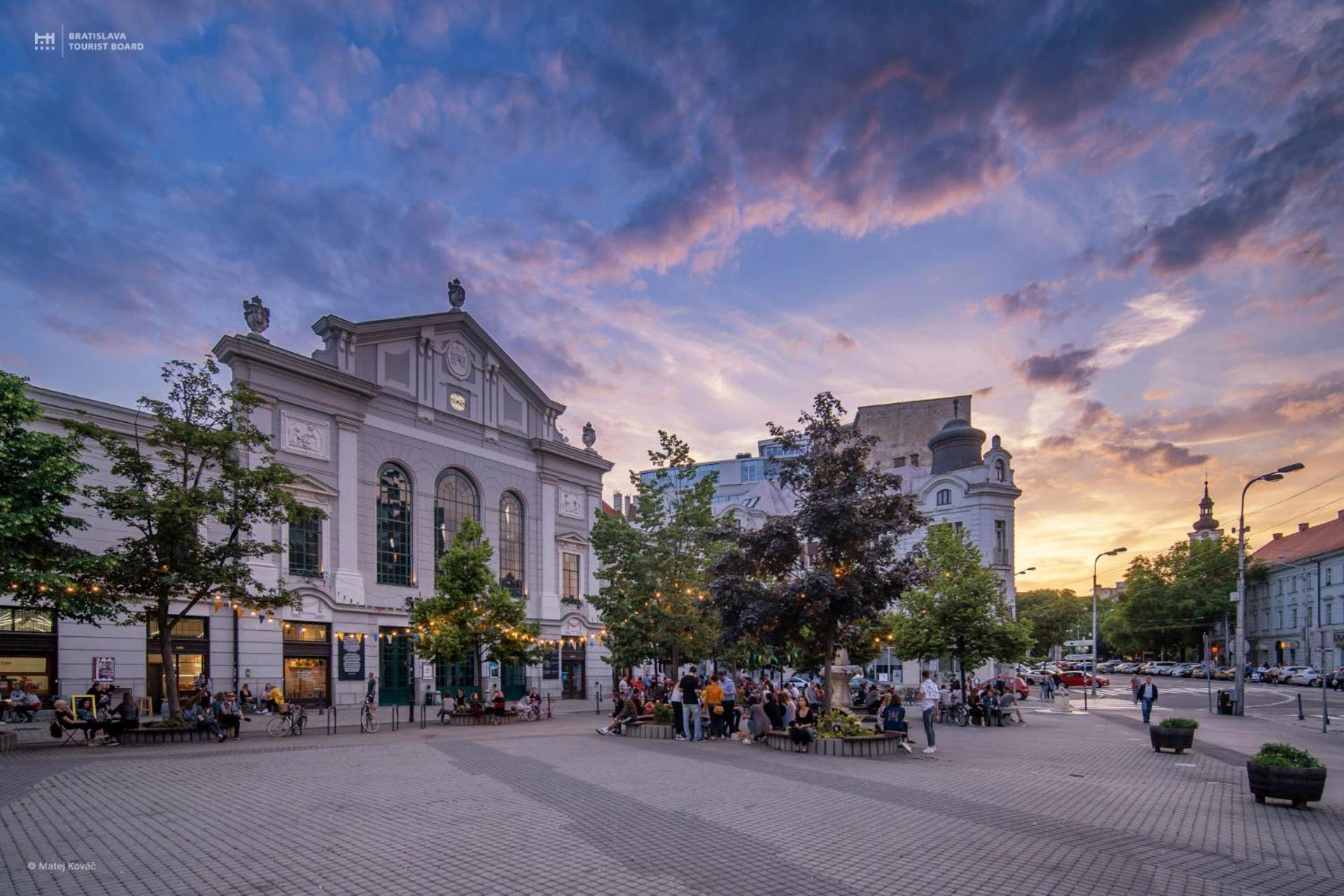 Majestic Old Town Apartments Bratislava Bagian luar foto